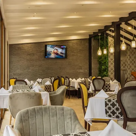 Vemara Boutique Hotel-free Parking Хотел 3*