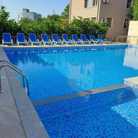 Vemara Boutique Hotel-free Parking 호텔 바르나