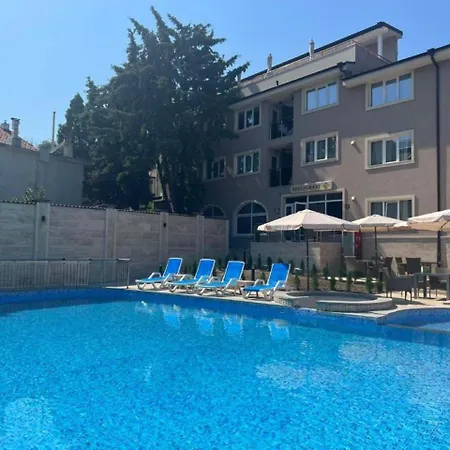 Vemara Boutique Hotel-free Parking ヴァルナ