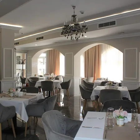 Готель Vemara Boutique Hotel-free Parking 3*